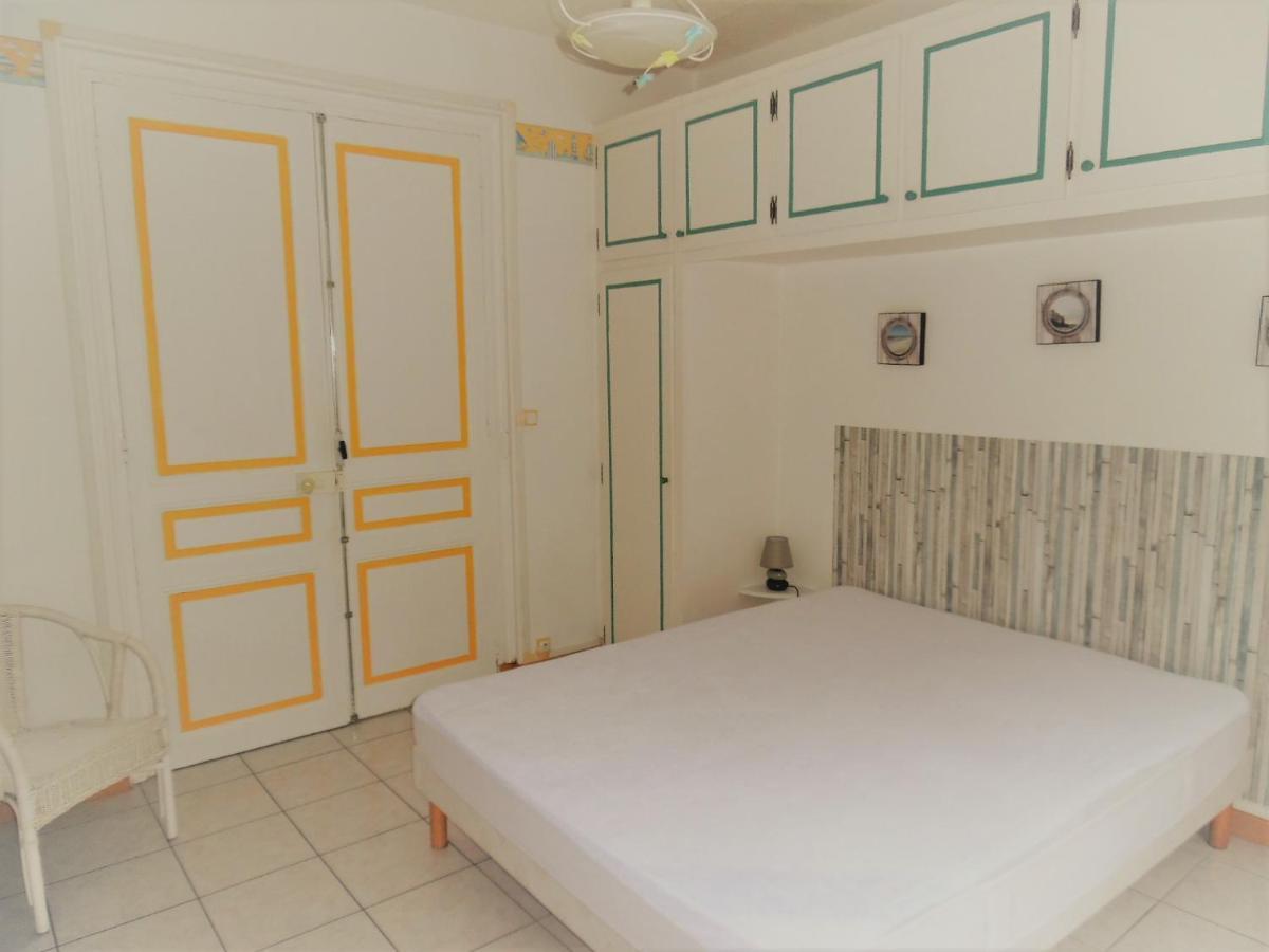 Appartement Avec Cour A 50M De La Plage Мер-ле-Бен Екстериор снимка